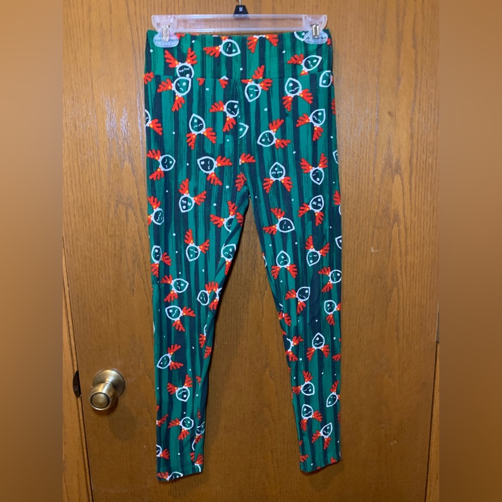 NWOT- LuLaRoe Leggings One Size – Green & Red Reindeer Holiday Print